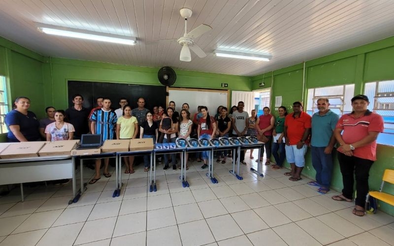 Escola Francisco Taques recebe kit de informática